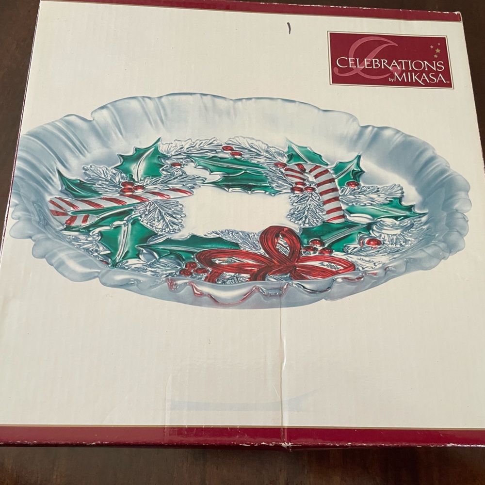 Mikasa Holiday Wreath Platter - Red, Green, and White